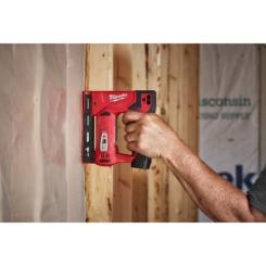 Степлер строительный Milwaukee M12 BST-0 (без АКБ та ЗП) Фото 1