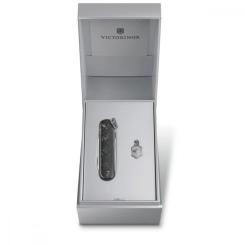 Нож Victorinox Classic SD Brilliant Carbon + брелок-лого Фото 6