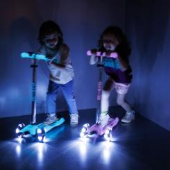 Самокат Micro Maxi Deluxe Glow LED Сиятельно-пурпурный Фото 9