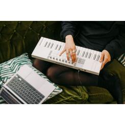 MIDI-клавиатура Novation Launchkey Mini 37 MK4 White Edition Фото 6