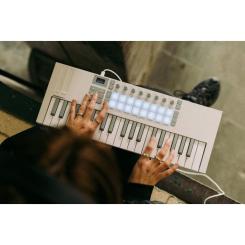 MIDI-клавиатура Novation Launchkey Mini 37 MK4 White Edition Фото 7