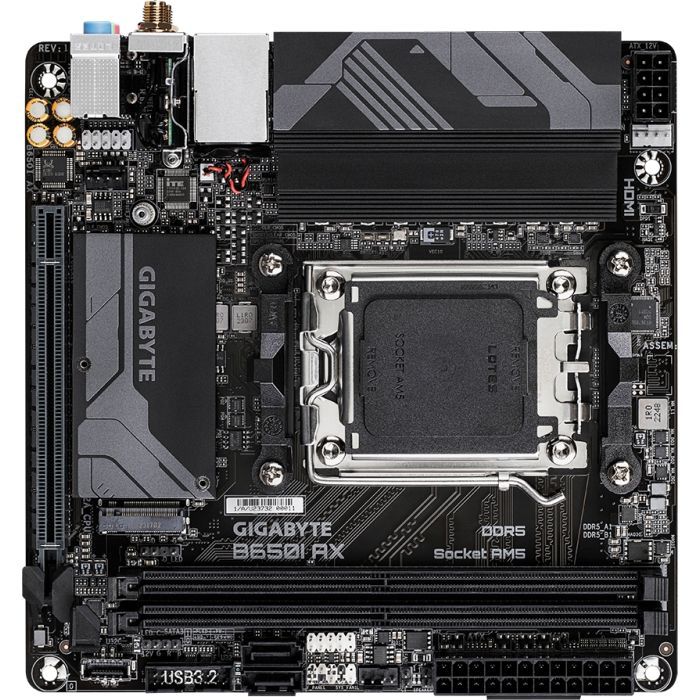 Материнская плата GIGABYTE B650I AX Фото